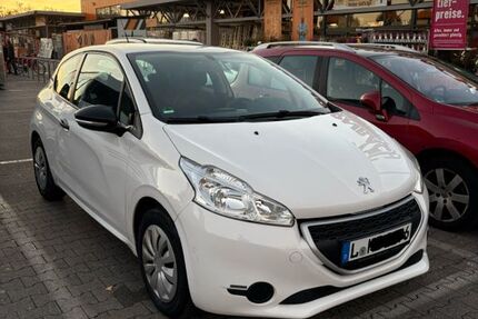 Peugeot 208 102.000 km 4.200 € Leipzig 04157