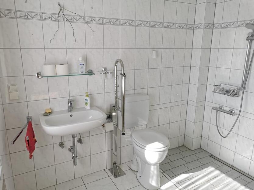 Resthofstelle mit großzügigen Nebengebäuden in Ortsrandlage zimmer