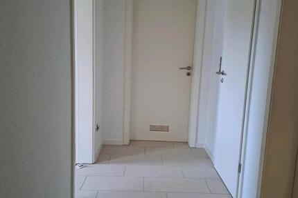 Helle 2 Zimmerwohnung mit Balkon, sofort bezugsfertig. 1 zimmer