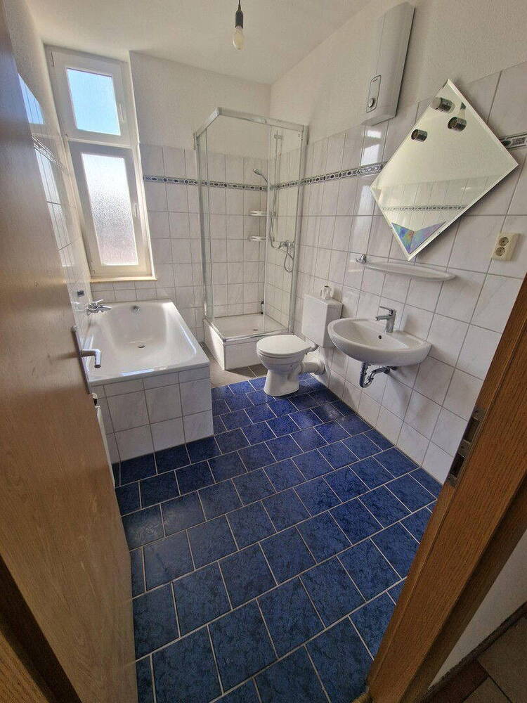 schöne große 2,5 Raum Wohnung