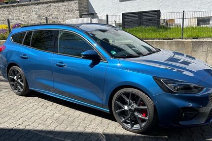 Ford Focus 42.730 km 22.999 &euro; Fürstenzell 94081