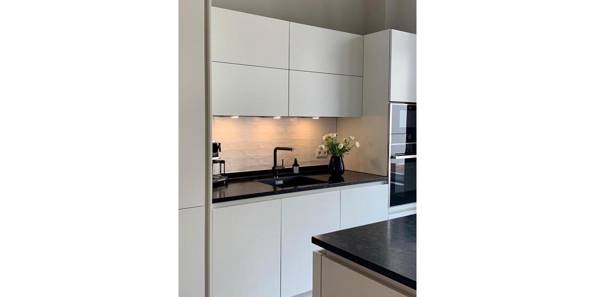 Westend-Juwel in Bestlage: Lichtdurchfluteter, kernsanierter Altbau mit Kamin, Stuckdecken, etc. 4 zimmer