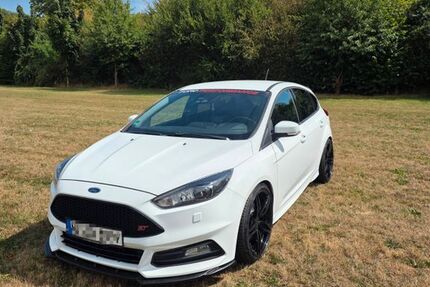 Ford Focus 80.500 km 14.499 &euro; Grevenbroich 41515