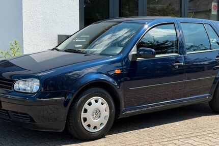 VW Golf 98.000 km 2.499 &euro; Reilingen 68799