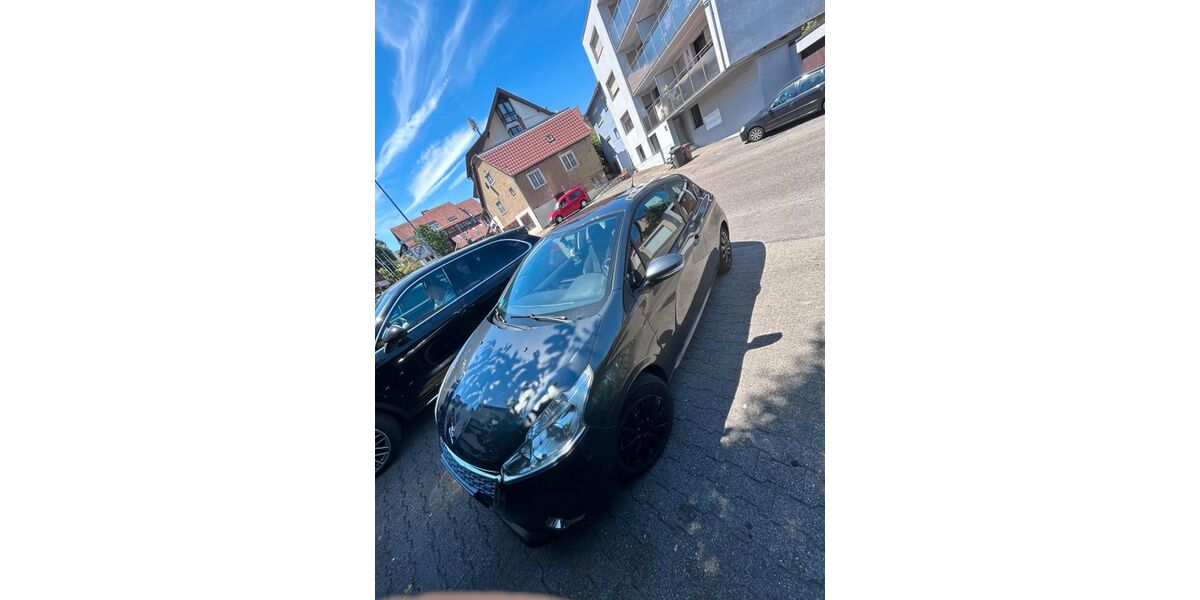 Peugeot 208 98.530 km 4.900 &euro; Esslingen 73734