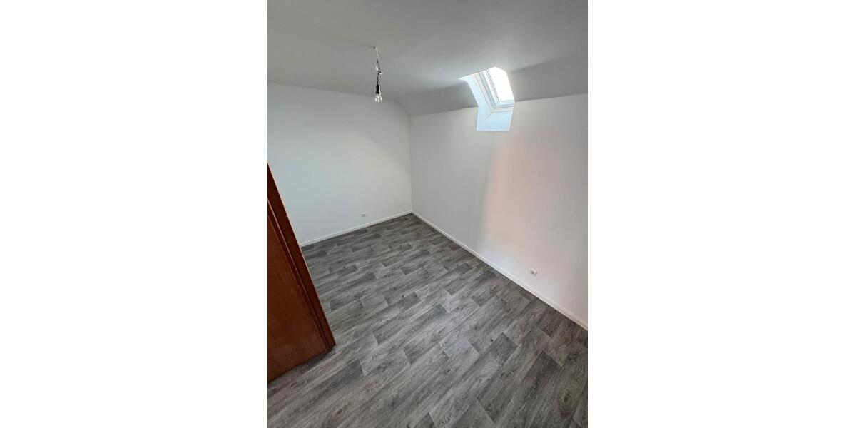 Etagenwohnung Schöneck - 5.5 Zimmer, 185 m&sup2;, 2.200&euro; | Angebot:24364463