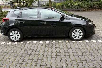 Toyota Auris 95.000 km 9.500 € Frankfurt 60389