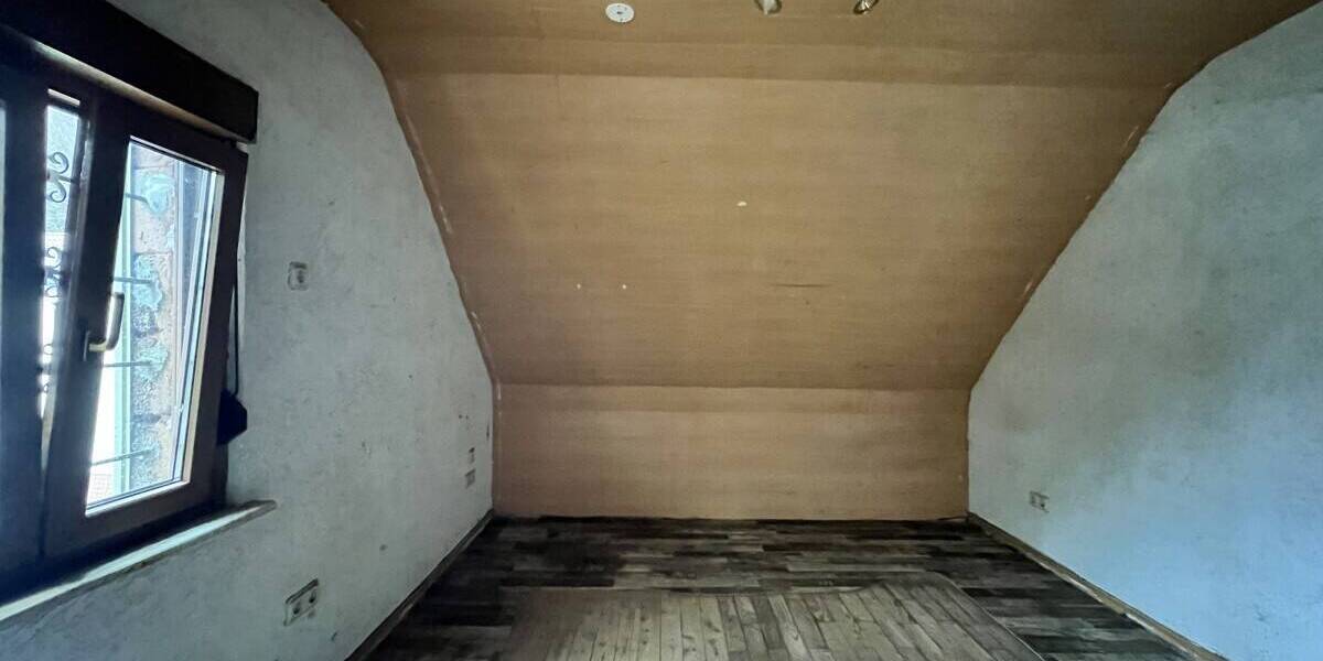 Mehrfamilienhaus, Wohnhaus Blieskastel / Niederwürzbach Niederwürzbach - 5 Zimmer, 100 m&sup2;, 69.000&euro; | Angebot:25984400