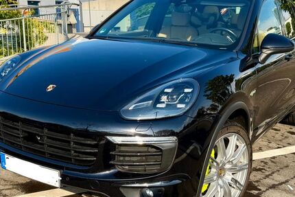 Porsche Cayenne 117.500 km 34.990 &euro; Stuttgart 70439