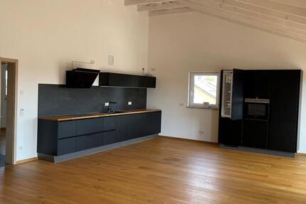 Wohnung Pilsting - 2 Zimmer, 114 m&sup2;, 1.000&euro; | Angebot:25648876