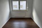 Erstbezug nach Renovierung - 3 ZW im 1. OG mit Balkon zum Innenhof, modernes Tageslichtbad mit Badewanne - ab sofort bezugsbereit
