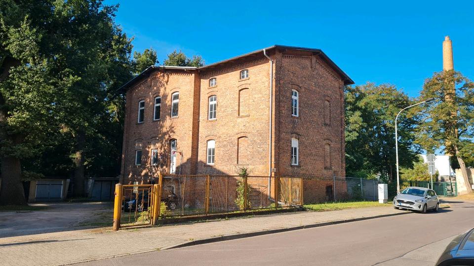 Einfamilienhaus Staßfurt - 15 Zimmer, 300 m&sup2;, 70.000&euro; | Angebot:26658380