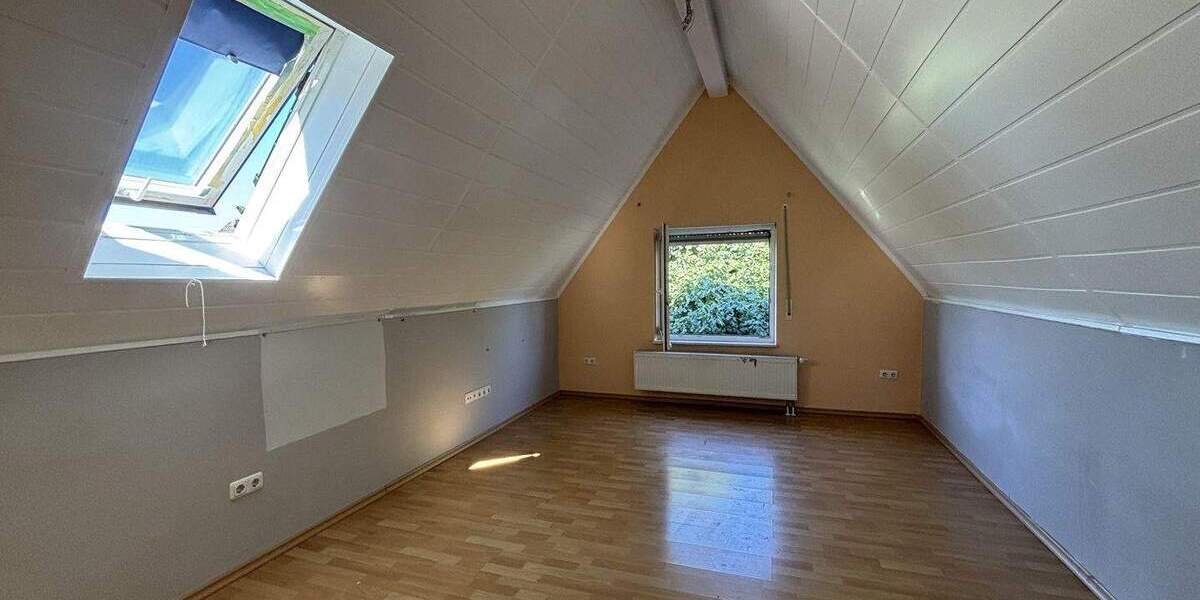 Einfamilienhaus Wackersdorf - 6 Zimmer, 130 m&sup2;, 245.000&euro; | Angebot:25674585