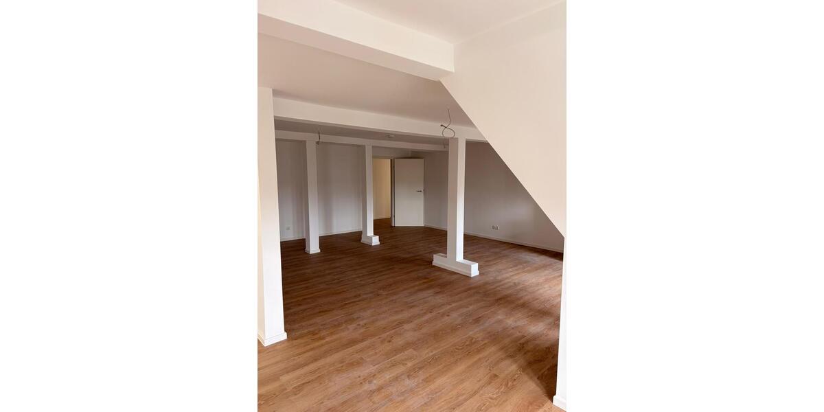 Dachgeschoßwohnung Cottbus - 3 Zimmer, 97 m&sup2;, 1.150&euro; | Angebot:26443930