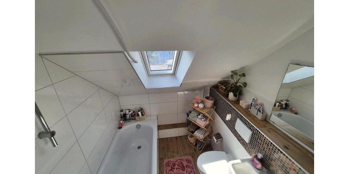 Dachgeschoßwohnung Duisburg Rheinhausen - 2.5 Zimmer, 57 m&sup2;, 670&euro; | Angebot:26665905