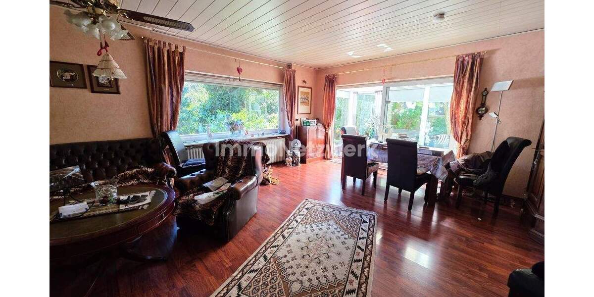 Familientraum in Neunkirchen: 205 m² Zweifamilienhaus mit Garten, Sauna, Loggia und Wintergarten. 8 zimmer