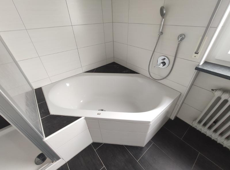 3- Zi. DG Wohnung mit 2 Balkonen und Garage 3 zimmer