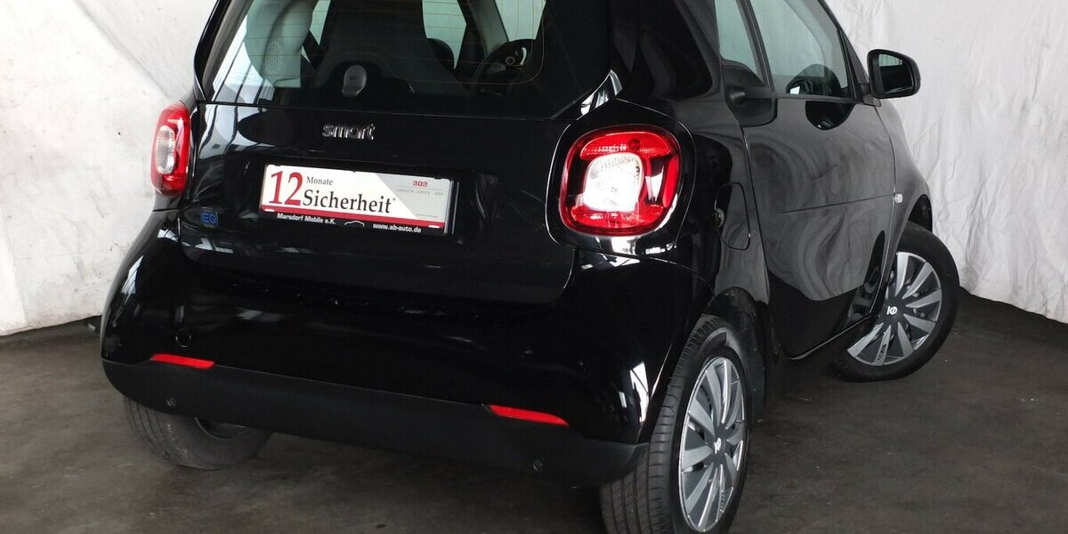 Smart ForTwo electric drive EQ AUTOMATIK KLIMAAUTOMATIK 5.183 km 10.700 &euro; Köln 50858