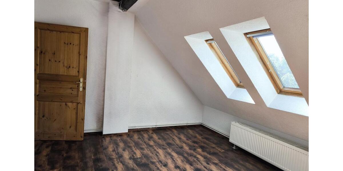 Dachgeschoßwohnung Burg - 3 Zimmer, 73 m&sup2;, 439&euro; | Angebot:25990023