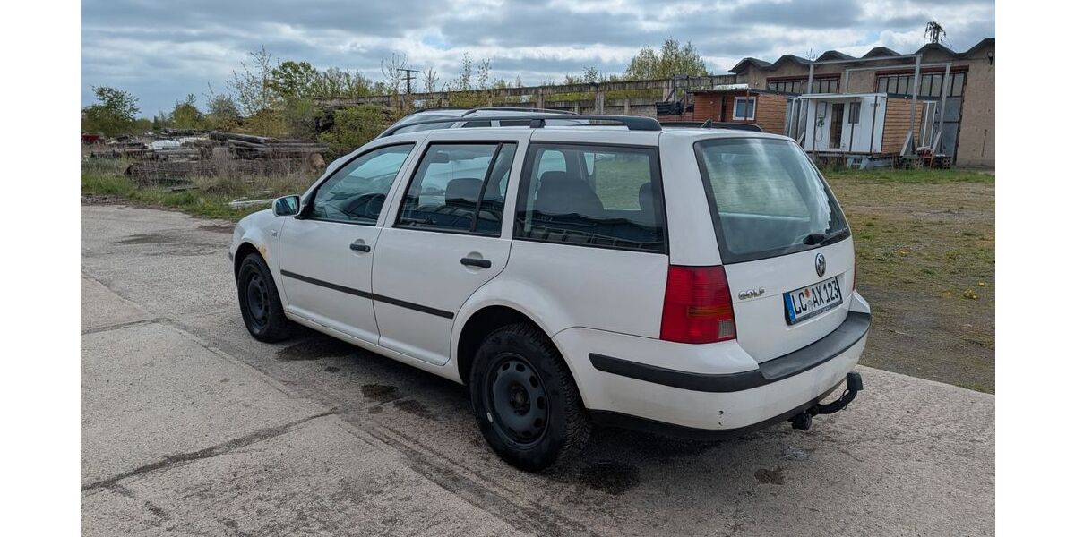 VW Golf 331.480 km 2.500 &euro; Luckau 15926