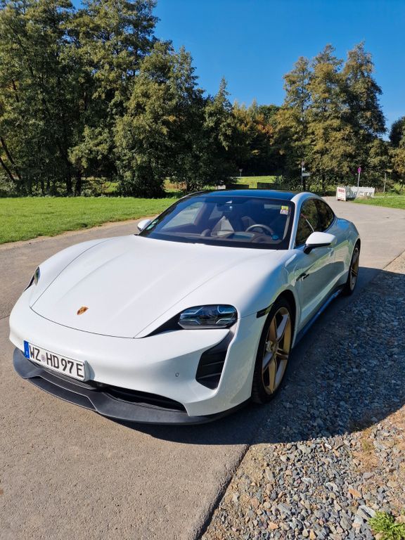 Porsche Taycan 42.500 km 82.000 € Braunfels 35619