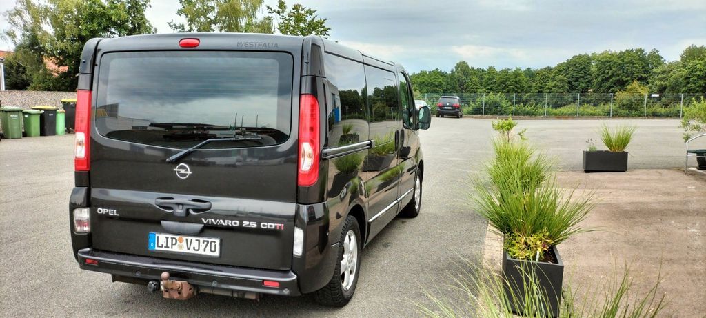 Opel Vivaro 176.000 km 13.500 € Detmold 32756