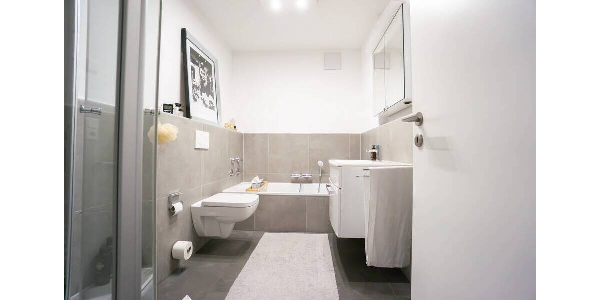 Etagenwohnung Düsseldorf Niederkassel - 3 Zimmer, 110 m&sup2;, 2.365&euro; | Angebot:26658605