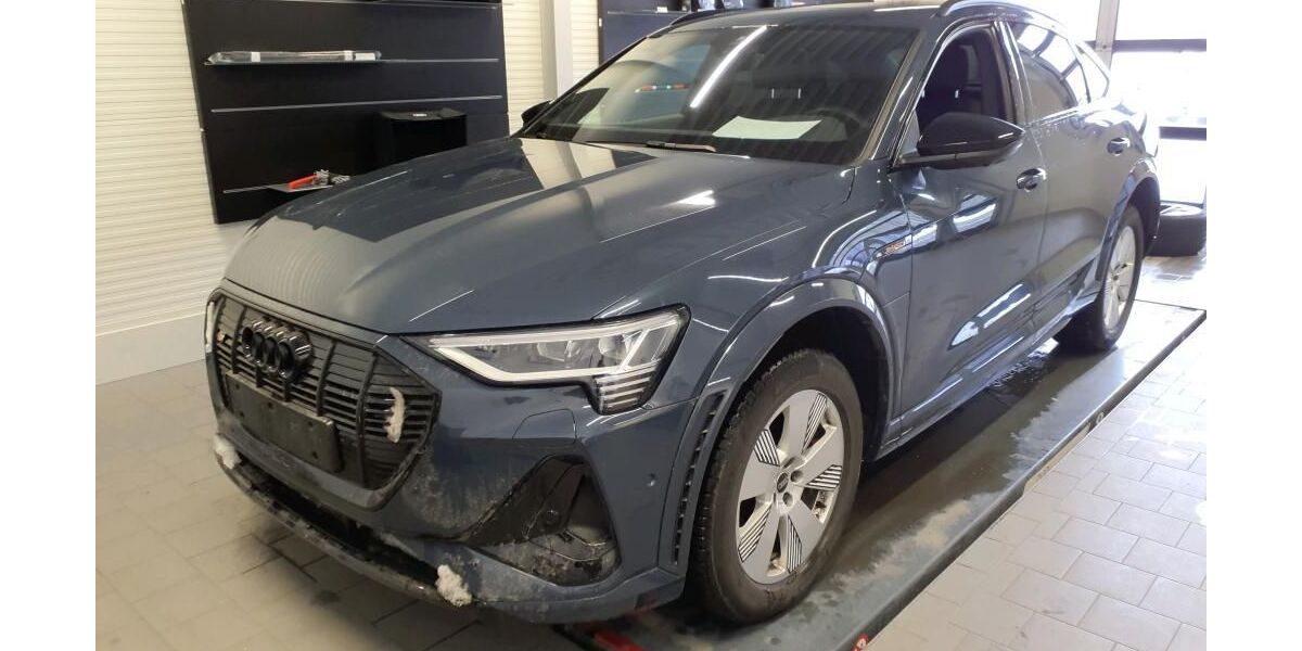 Audi e-tron 29.968 km 43.990 &euro; Hamburg 22047