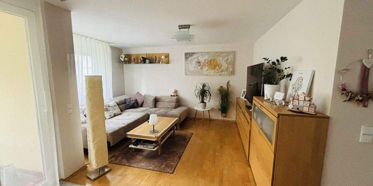 Reihenmittelhaus Fellbach Schmiden - 9 Zimmer, 184 m&sup2;, 749.000&euro; | Angebot:25392201