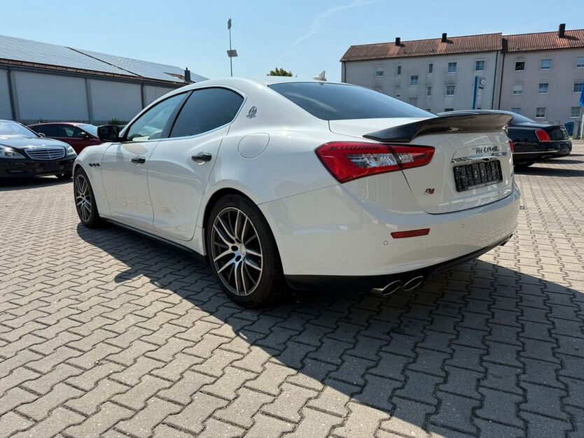 Maserati Ghibli 90.000 km 13.000 € Osterhofen 94486