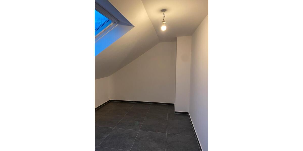 Einfamilienhaus Lage - 5 Zimmer, 150 m&sup2;, 1.400&euro; | Angebot:25254956