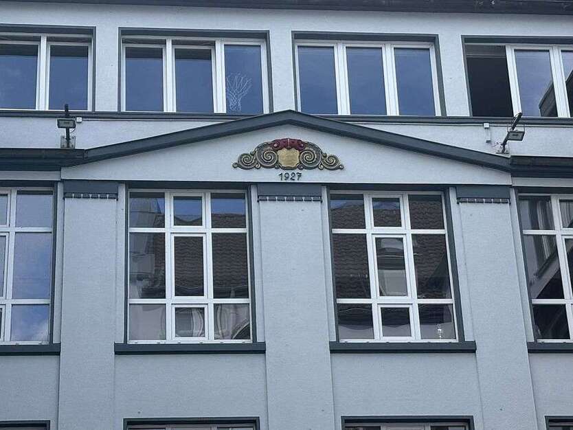 Haus zum Kaufen in Krefeld 2.250.000 € 687 m²
