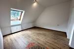 Gelegenheit, ab 01.10 frei! Schöne helle DG-Wohnung mit Balkon, Einbauküche und TG-Stellplatz! 2 zimmer