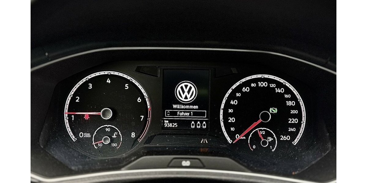 VW T-Roc R-line / Pano / 1. Hd / Kamera / AHK 93.000 km 23.690 &euro; Mönchengladbach 41066