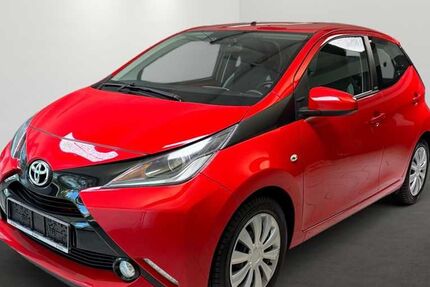 Toyota Aygo (X) 93.000 km 9.890 &euro; München 80339