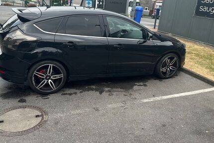 Ford Focus 109.000 km 10.499 &euro; Solingen 42651