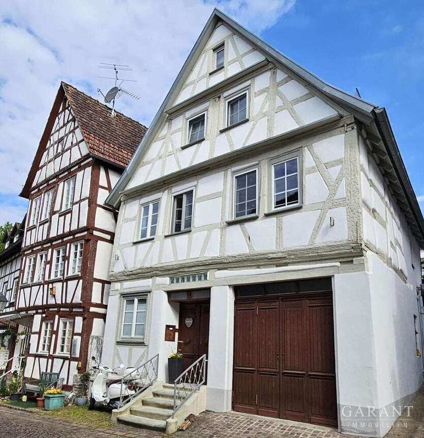 Haus zum Kaufen in Adelsheim 380.000 € 208 m²