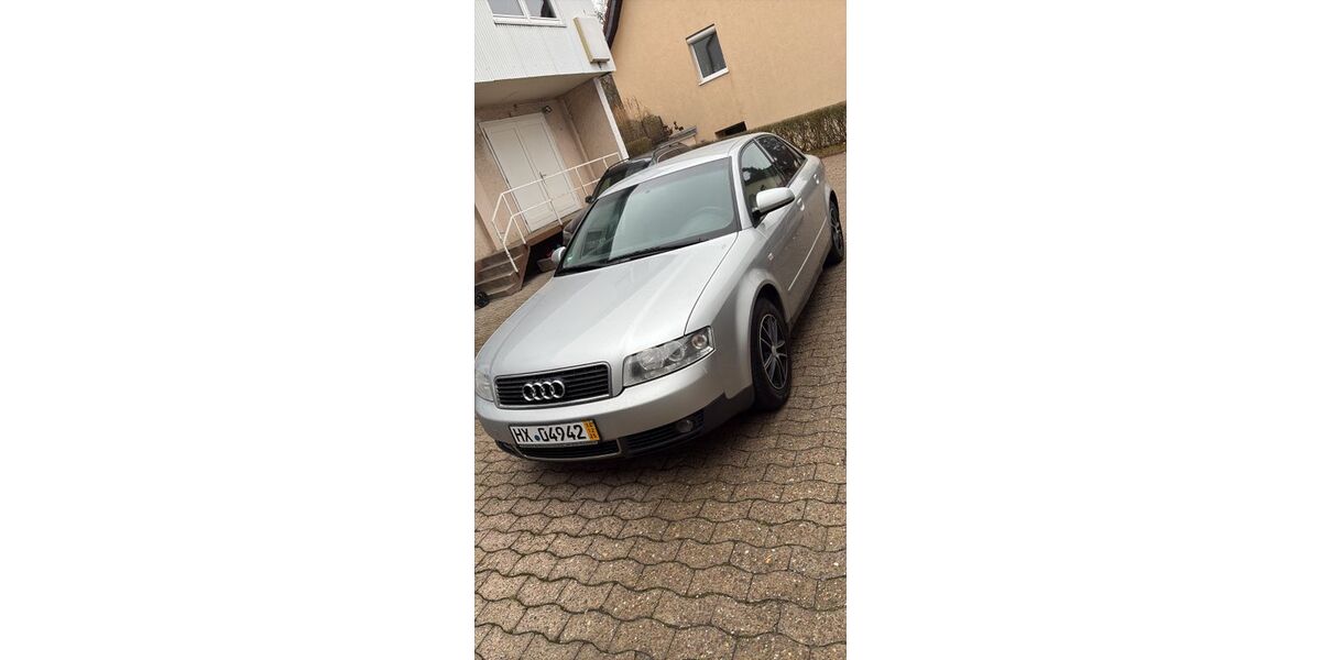 Audi A4 220.000 km 1.400 &euro; Bad driburg 33014