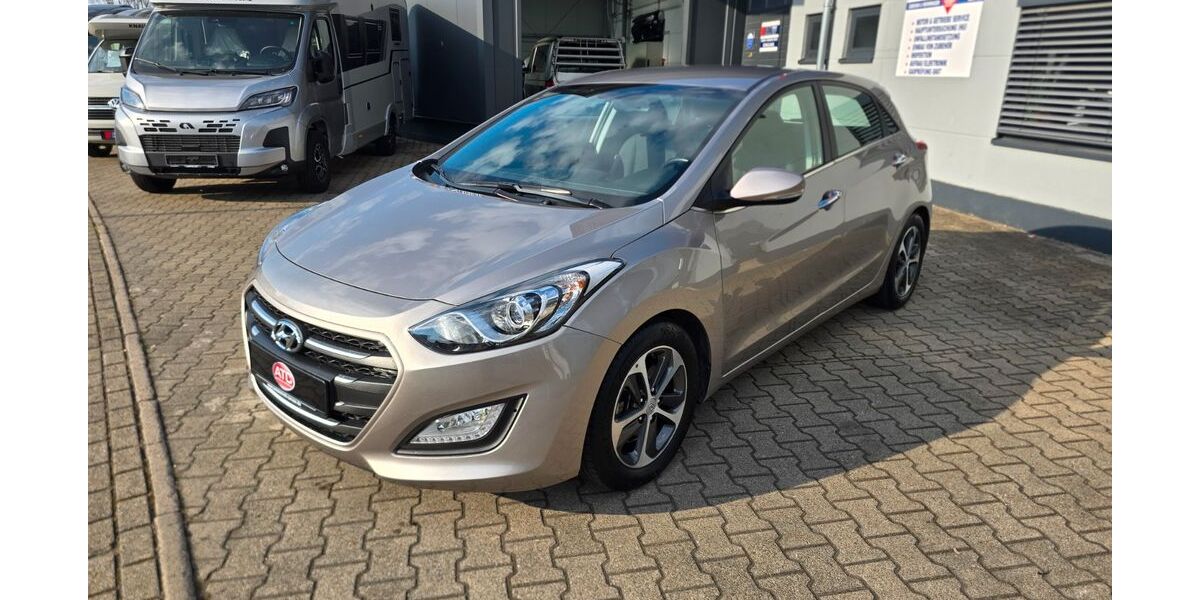 Hyundai i30 71.068 km 12.990 &euro; Sandhausen 69207