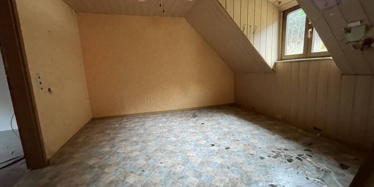 Mehrfamilienhaus, Wohnhaus Blieskastel / Niederwürzbach Niederwürzbach - 5 Zimmer, 100 m&sup2;, 69.000&euro; | Angebot:25984400
