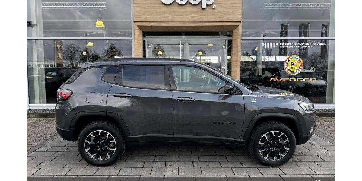 Jeep Compass 27.650 km 31.290 &euro; Aschaffenburg 63741