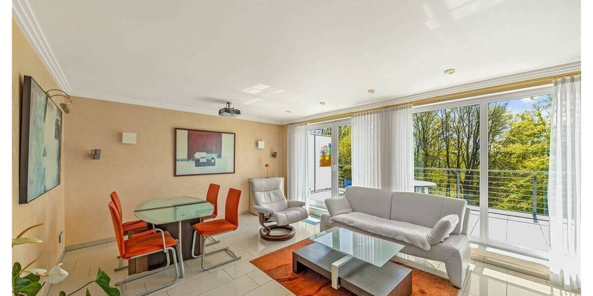 Hochwertige Penthouse-Wohnung mit großem Balkon und Kfz-Stellplätzen 3 zimmer