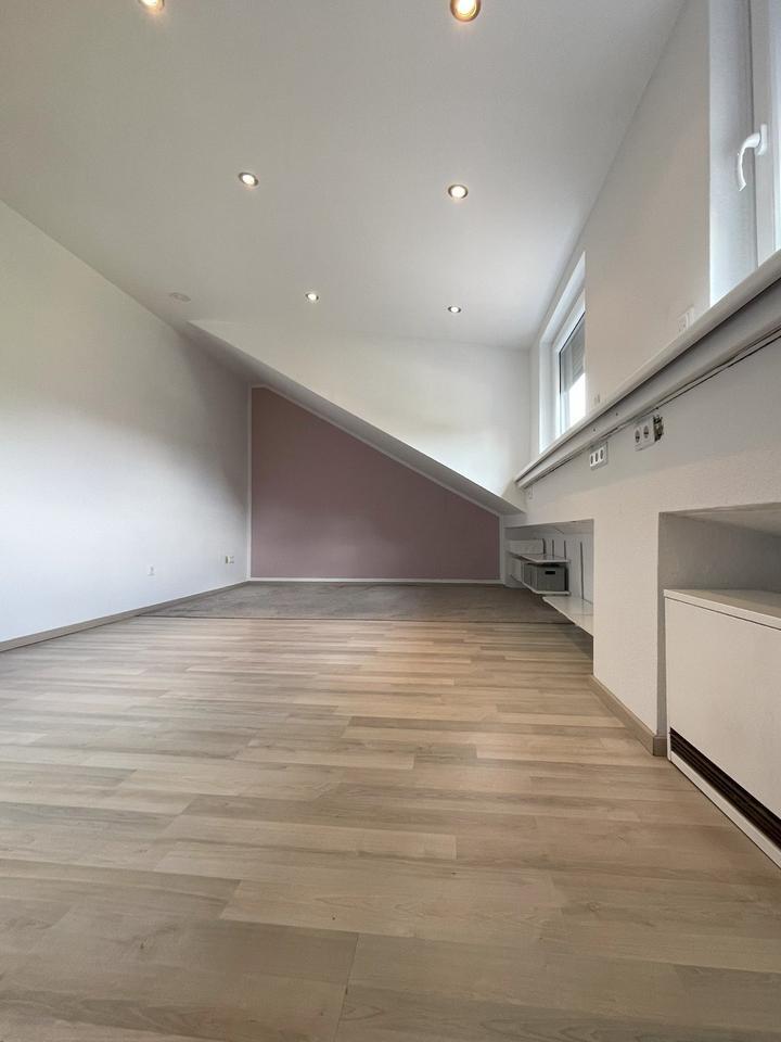 Maisonette-Eigentumswohnung in 2-Parteienhaus nahe Frechener City