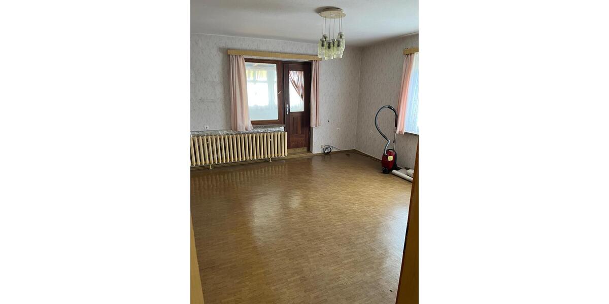 Einfamilienhaus Steinbach-Hallenberg Hallenberg - 8 Zimmer, 141 m&sup2;, 100.000&euro; | Angebot:26447608