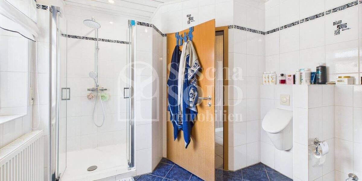 Freistehendes Einfamilienhaus mit Pool, Sauna und PV-Anlage - Viel Platz & Komfort in ruhiger Lage - Einfamilienhaus Ottweiler Lautenbach | Angebot:26897065