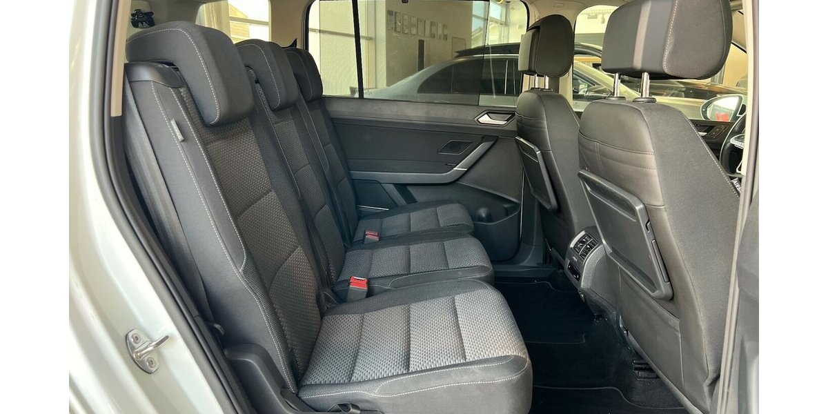 VW Touran Comfortline BMT Start-Stopp 7 Sitzer *Pano* 75.850 km 27.499 € Mainz-Kostheim 55246