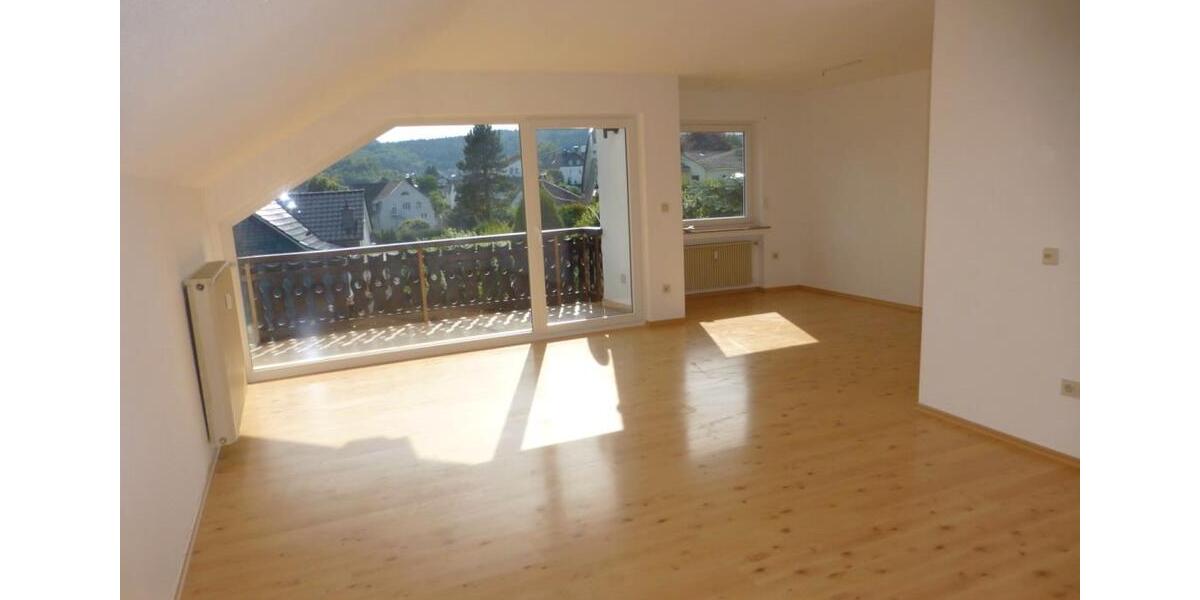 Dachgeschoßwohnung Freudenberg - 3.5 Zimmer, 84 m&sup2;, 820&euro; | Angebot:26296360