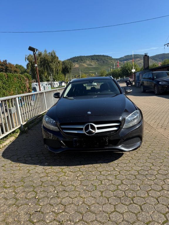 Mercedes-Benz C 220 121.000 km 14.999 € Fell 54341