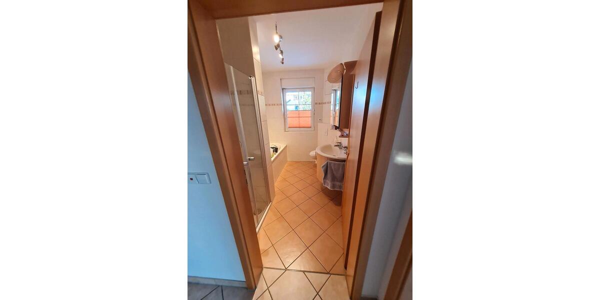 Zwei-Zimmer-Wohnung (Hochparterre) oder ganzes Haus 2 zimmer