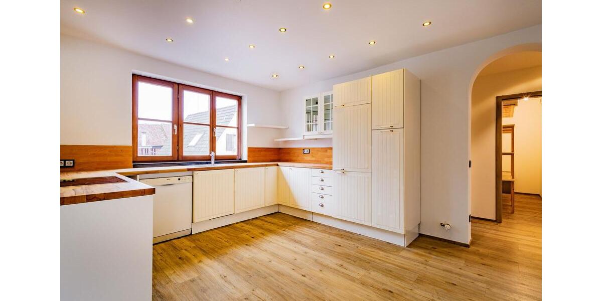 SOFORTBEZUG – 4-Zimmer-Wohnung mit 140 m² und Kachelofen 4 zimmer